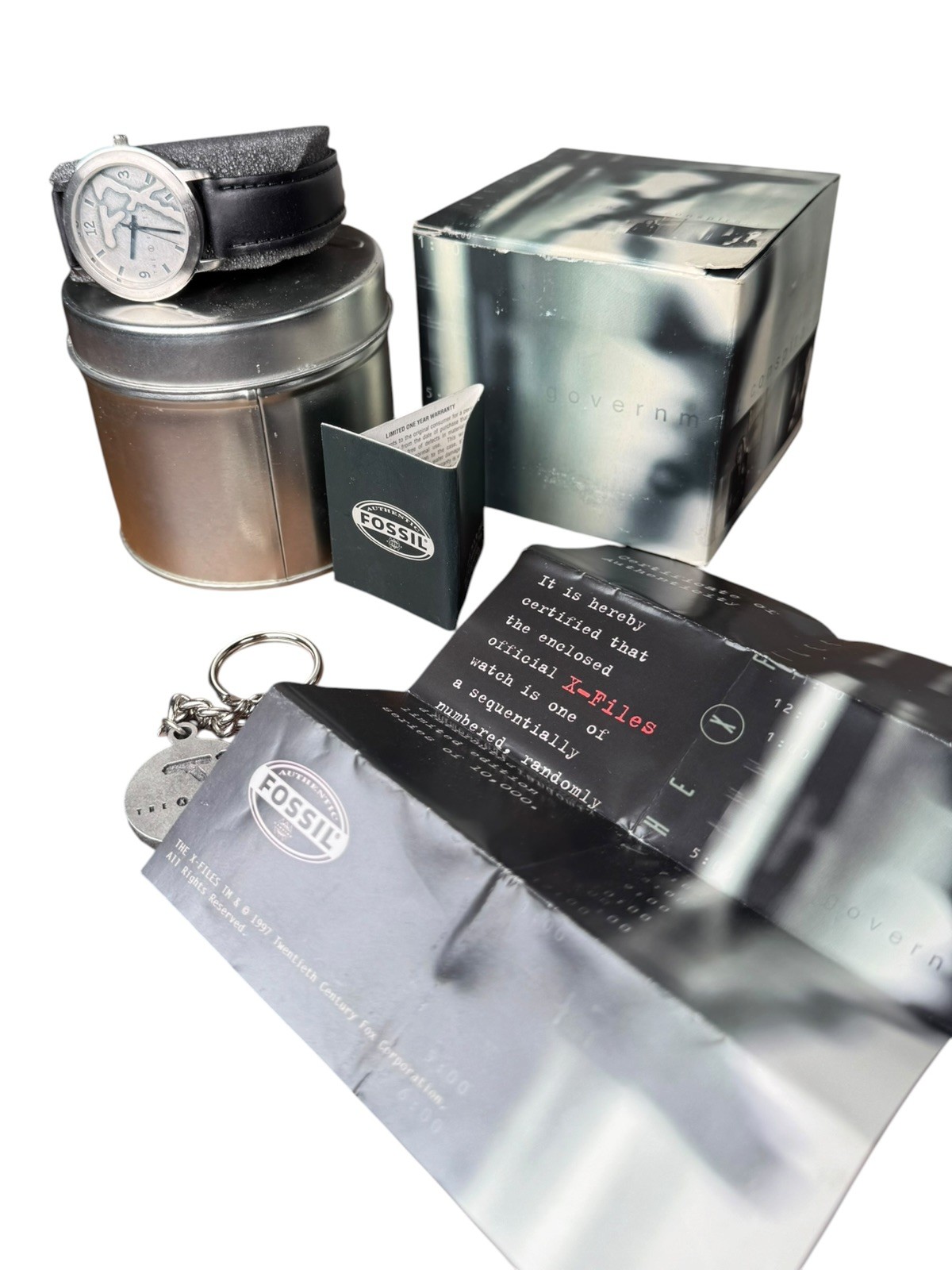 1997 Fossil X-Files Watch LE LI-1633 NIB #03084/10000 Rare Tin Keychain Set NOS