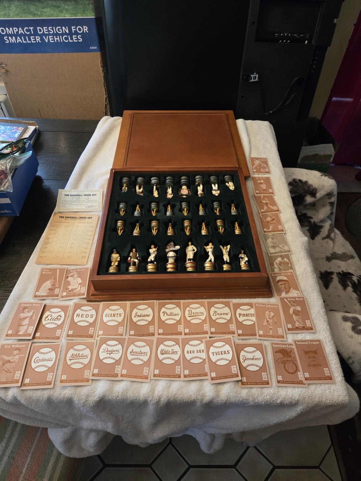 Danbury Mint MLB Chess Set All 32 Pewter Painted Pieces& 32 Player / Team Cards