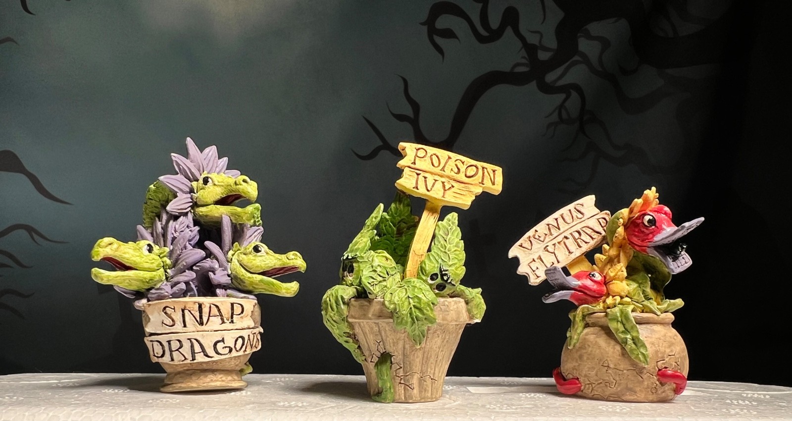 Halloween village accessories Snap Dragon,Poison Ivy, Venus Flytrap, with others