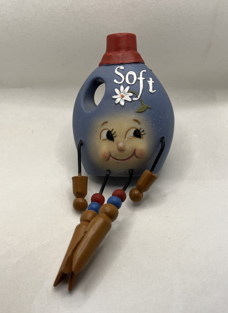 VTG LAUNDRY WMG ANTHROPOMORPHIC SOFT FABRIC SOFTENER BOTTLE SHELF SITTER - 2010