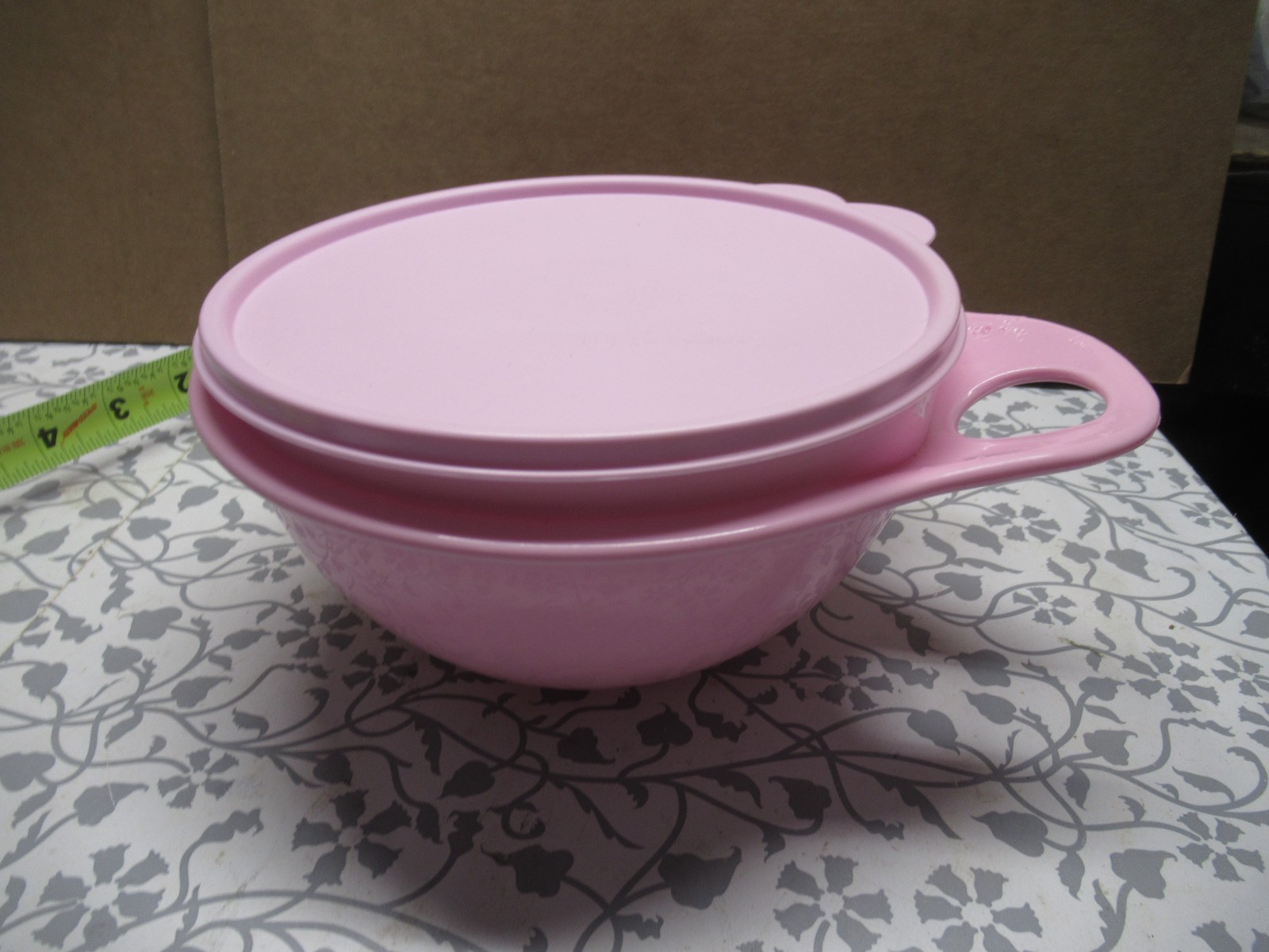 Tupperware Thatsa Bowl W/Lid Pink 6 Cups Free USA Shipping