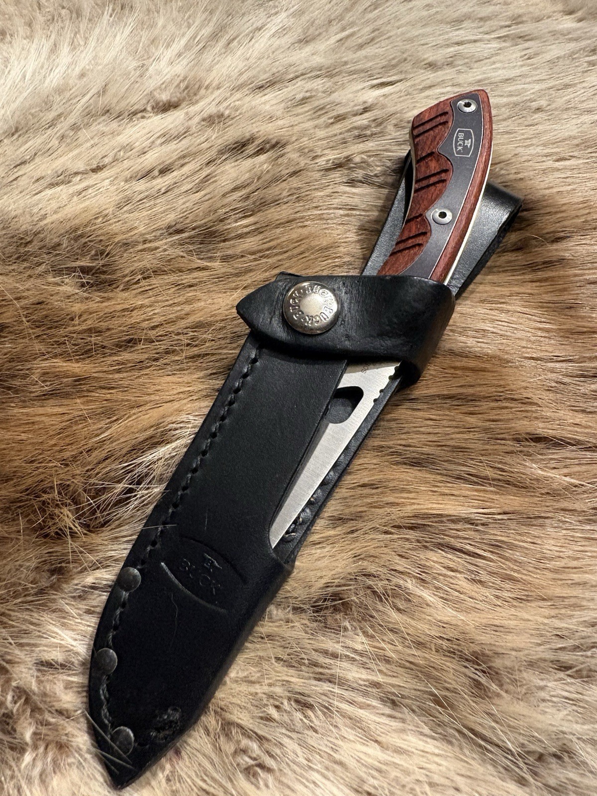 BUCK USA 539 OPEN SEASON W/LEATHER SHEATH. 2017 FIXED BLADE