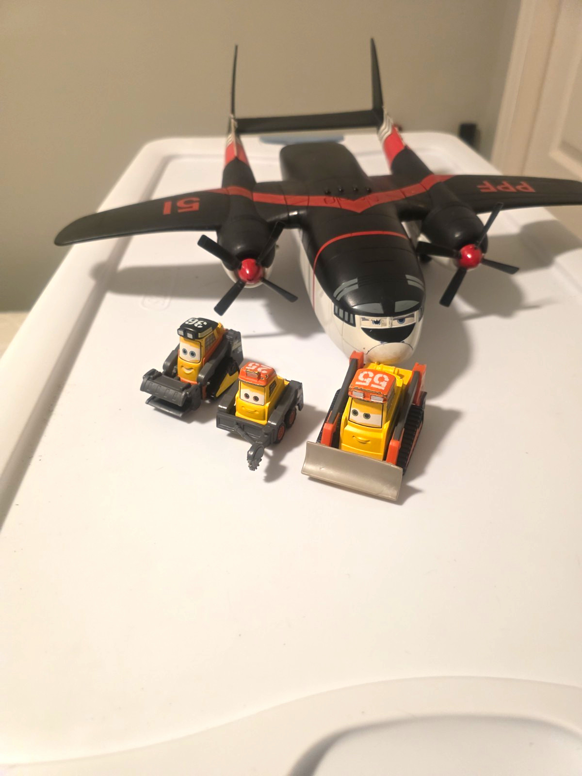 Disney Pixar Cars & Planes Diecast Toy Lot w/ Smoke Jumpers 55 /25 /36