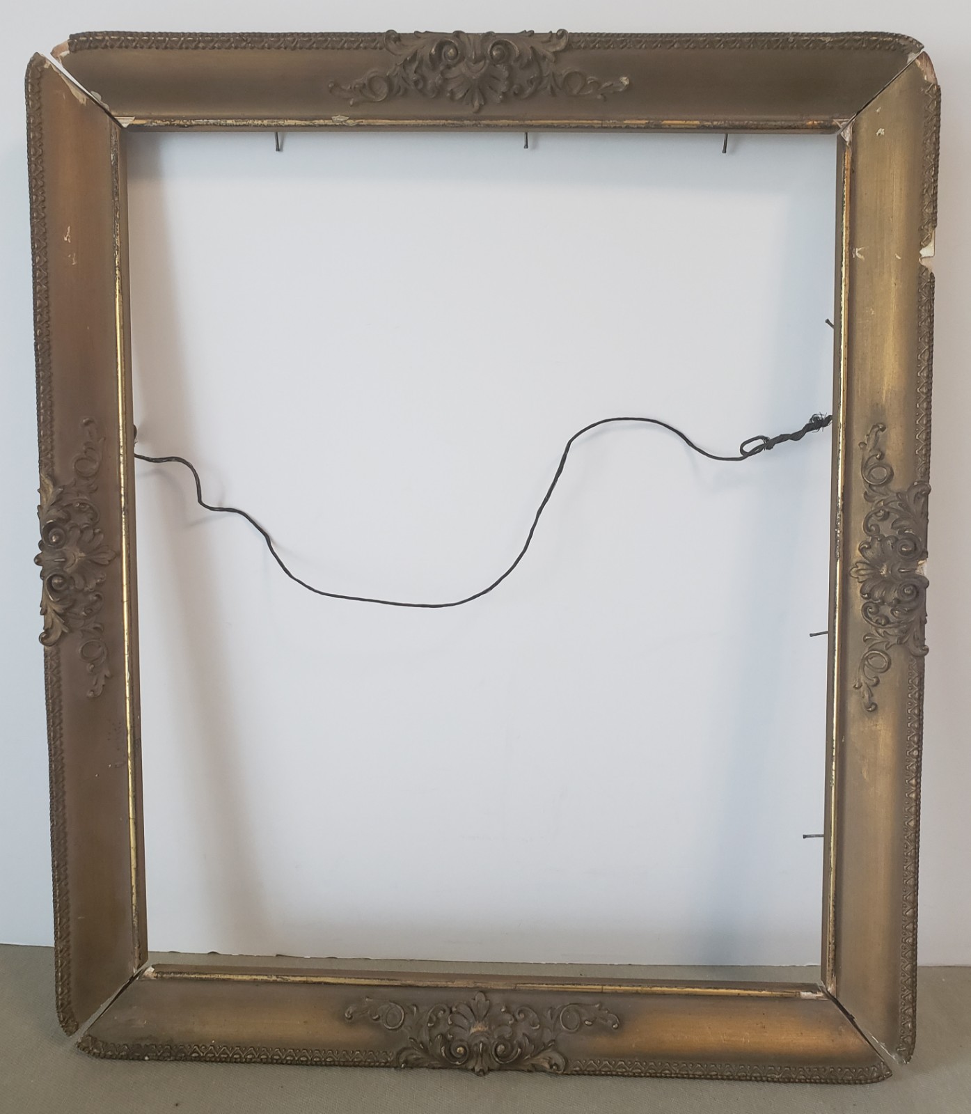 Antique Gilt Wood Carved Wall Picture Frame (Damaged)