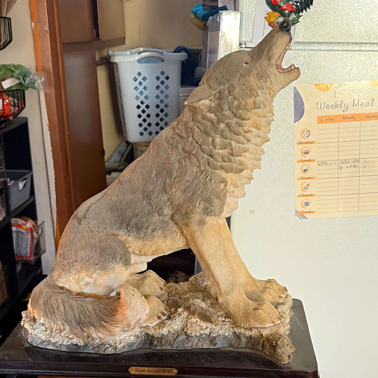 North American Wolf Howling Figurine Sculpture Figurine on Base