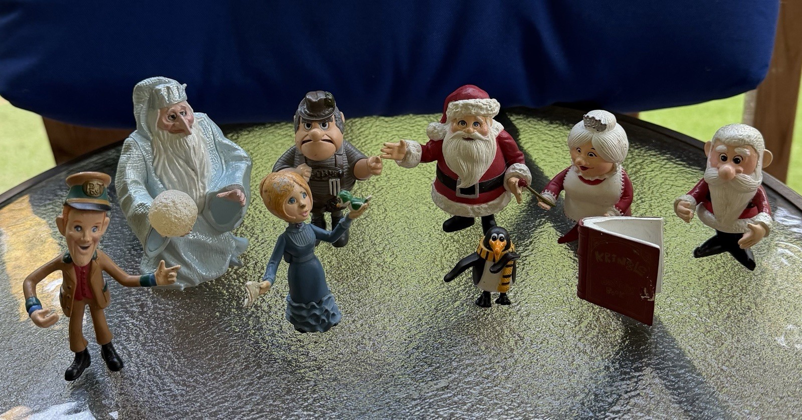 Santa Claus Is Coming Town Playing Mantis 2004 Lot Of 9 Figurines-see pics/desc.