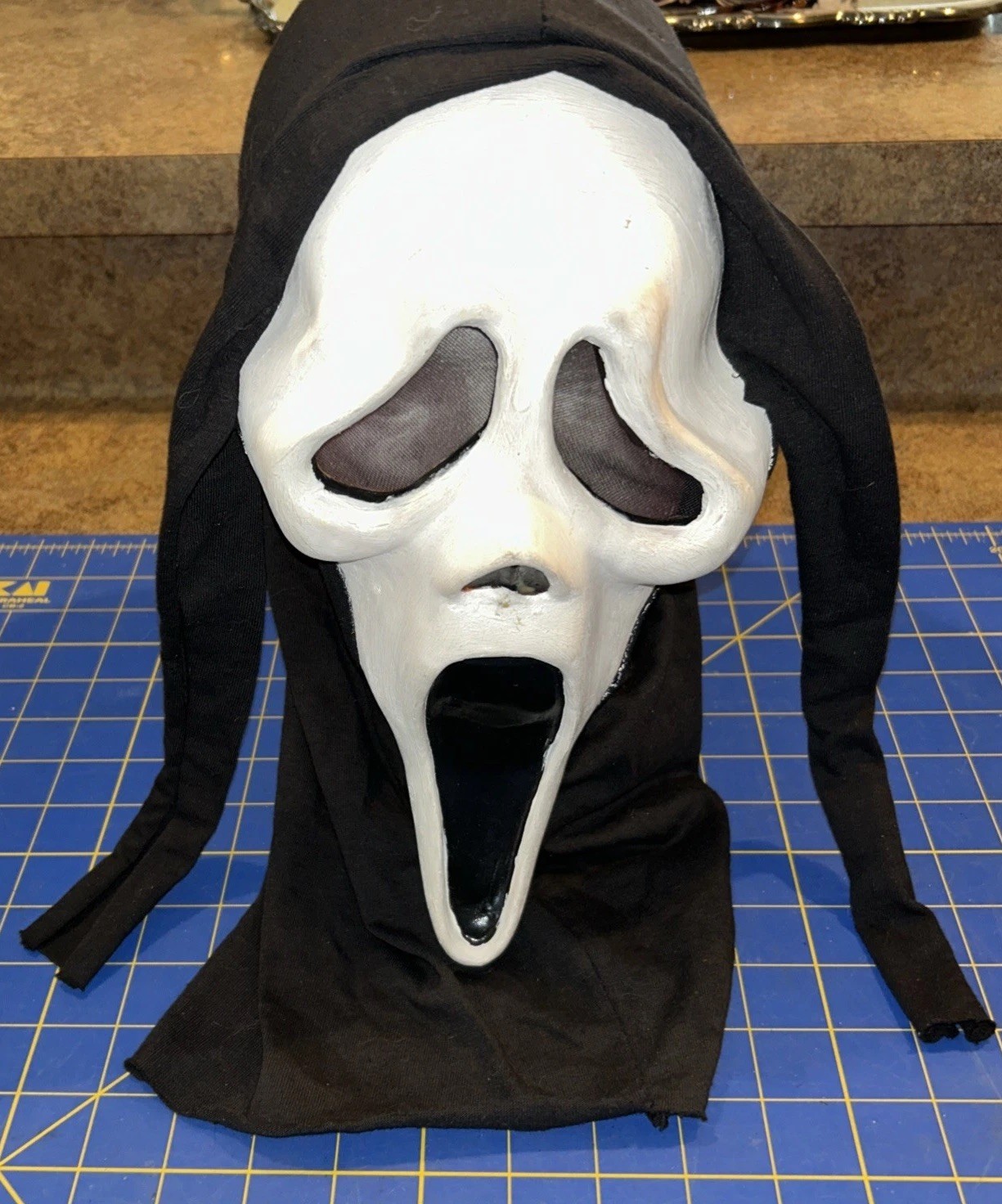 Fantastic Faces Fun World 11.5” White Orange Scream Ghost Face Mask Cotton Shr.