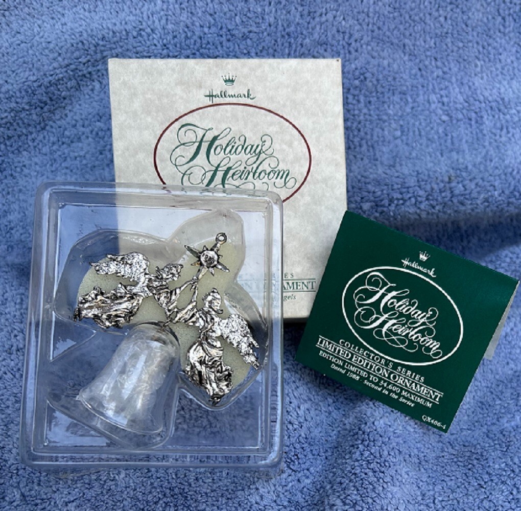 1988 HALLMARK ORNAMENT 2ND IN SERIES HOLIDAY HEIRLOOM -MINT IN BOX