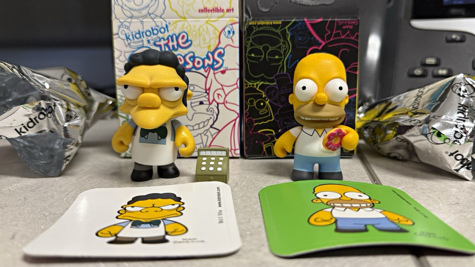 Kidrobot The Simpsons - 2 Pack Homer & Moe Vinyl Figures w/ Boxes Card Accessory