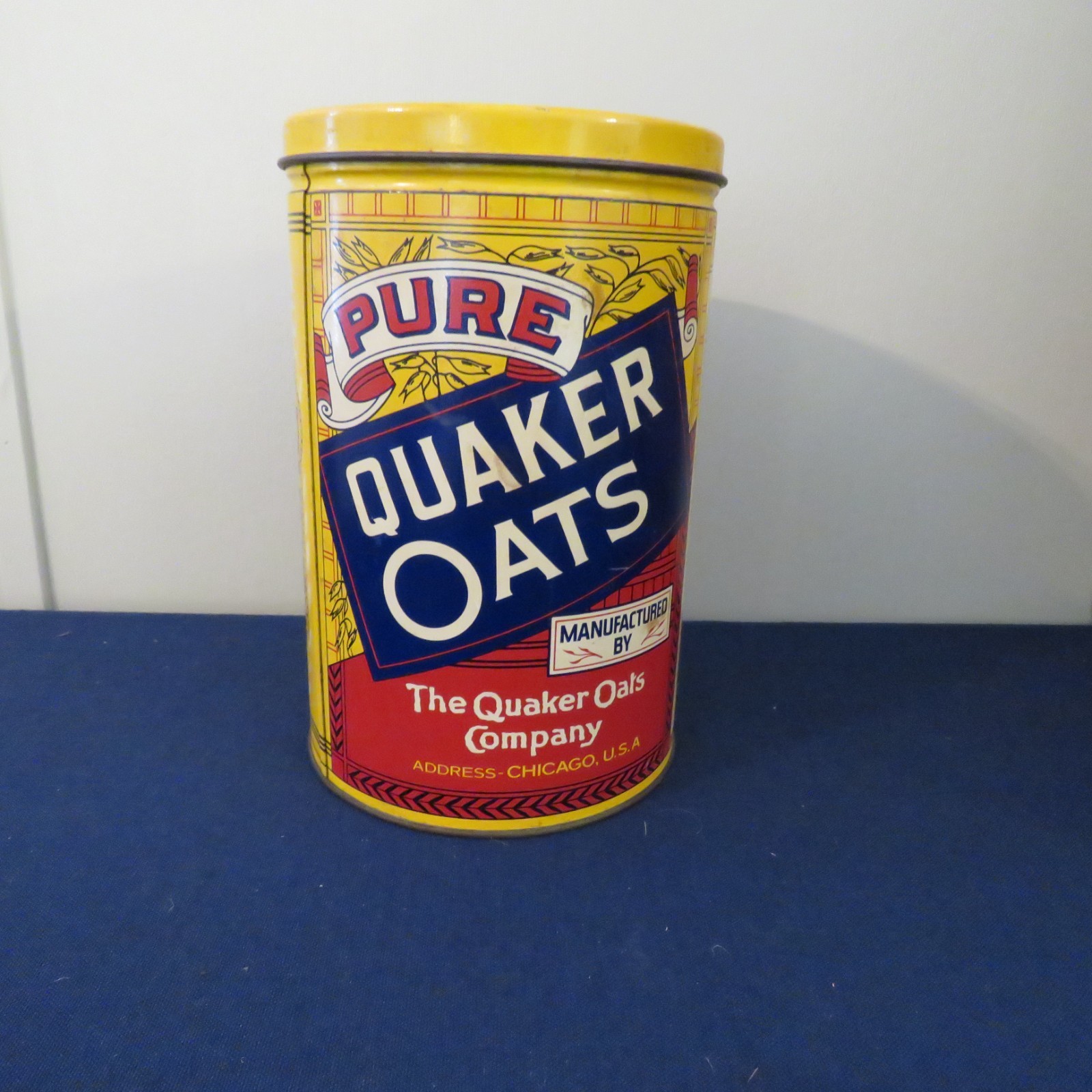 VINTAGE QUAKER ROLLED WHITE OATS TIN 1984 THE QUAKER OATS COMP LIMITED EDITION