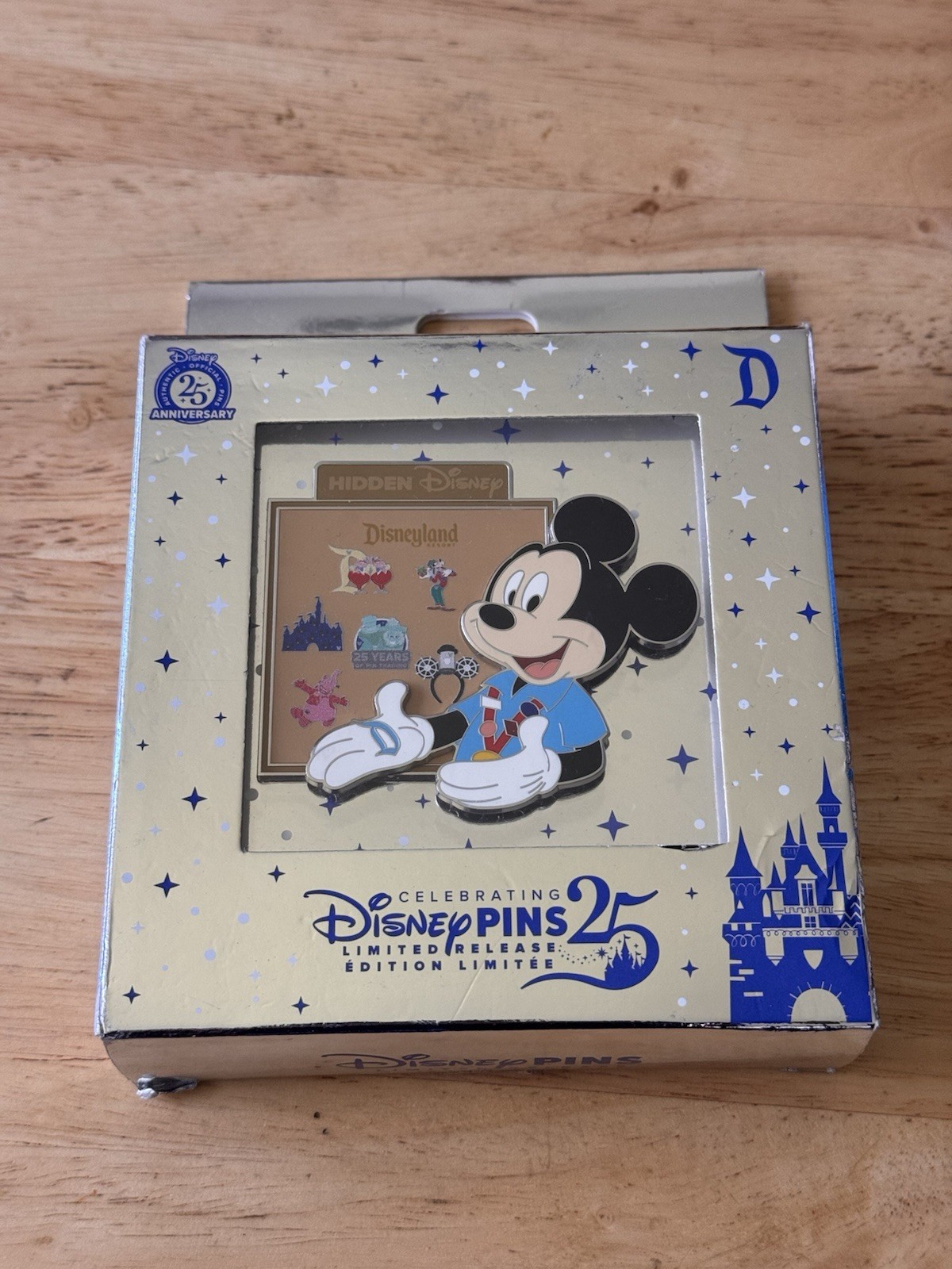 Disney Trader Mickey Mini Jumbo 25th Anniversary Pin w/ DL Hidden Mickeys