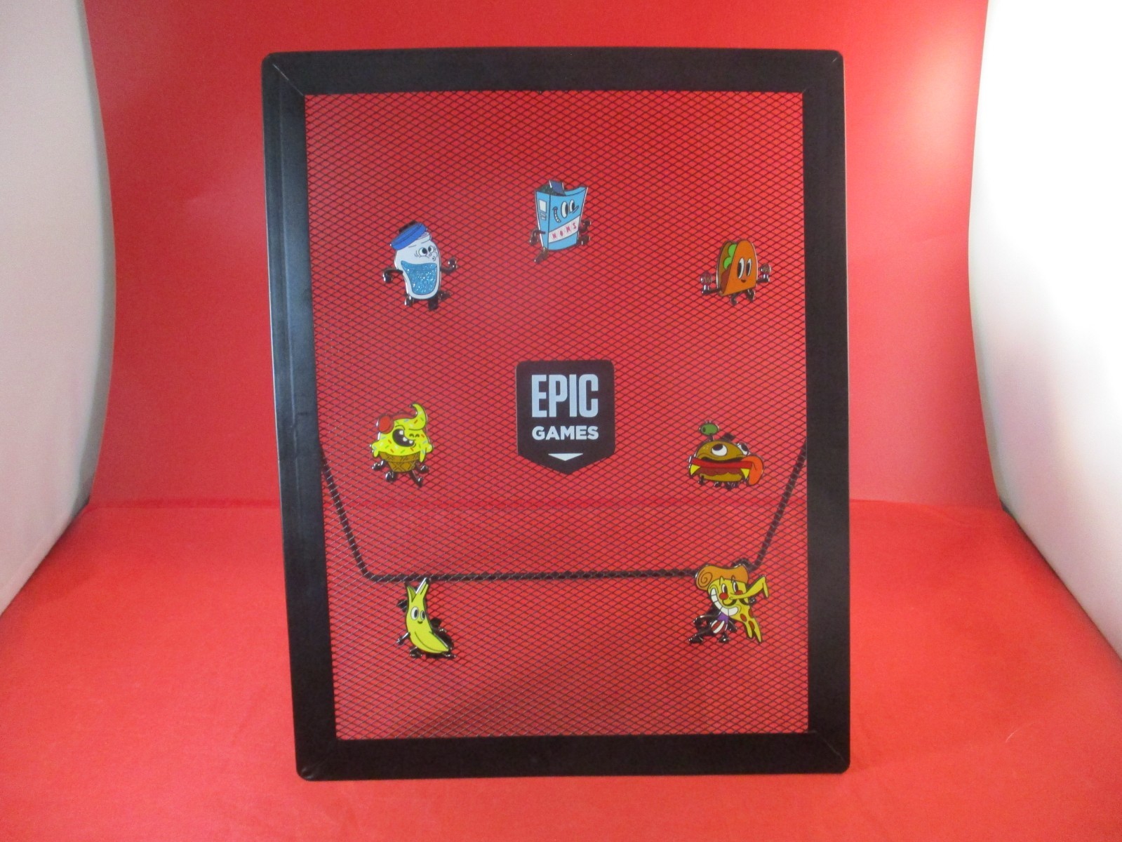 Fortnite Party Royale E3 2019 Epic Games Pin Set of 7 + Display Storage Board