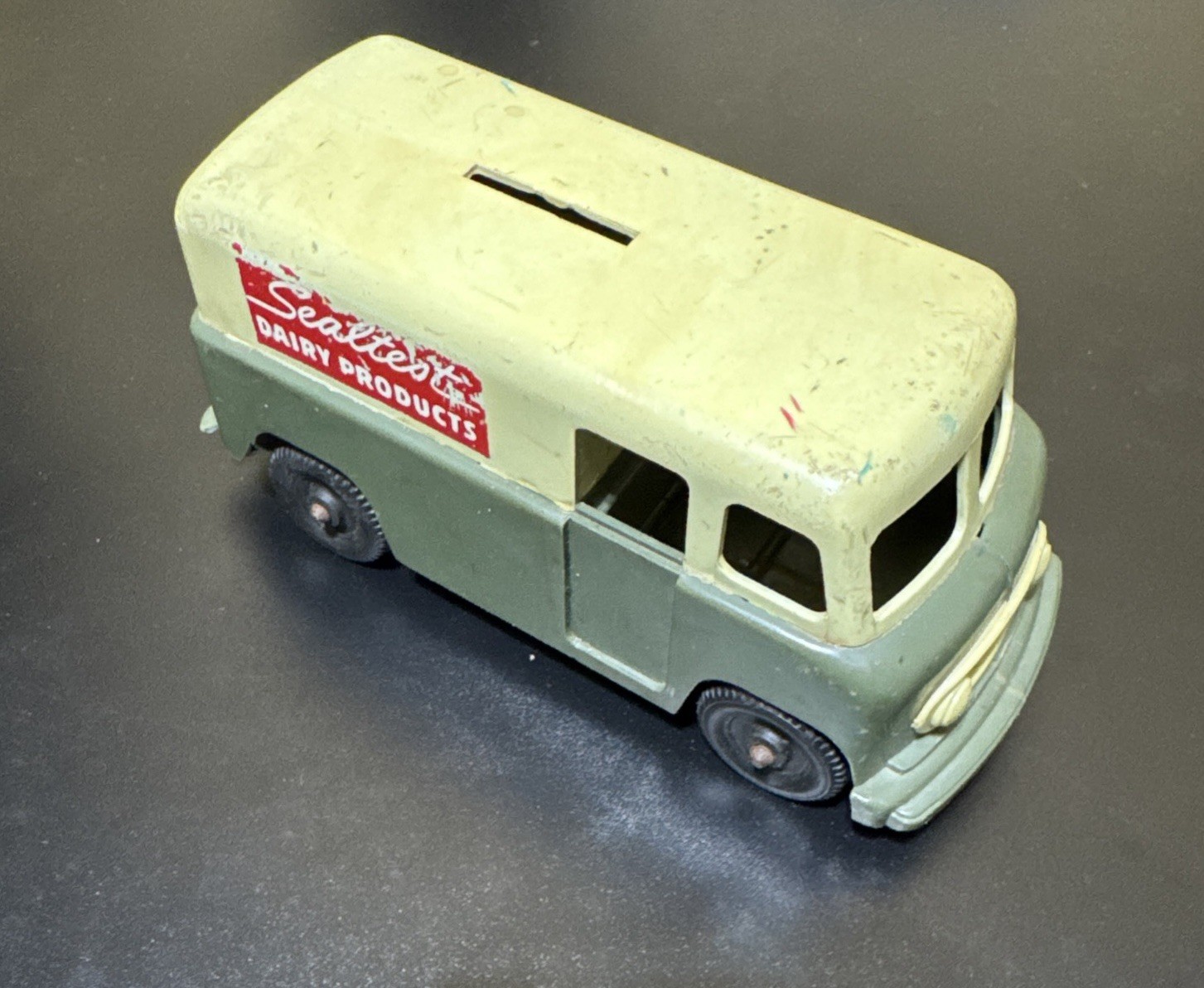 NICE VINTAGE  PLASTIC SEALTEST DAIRY PRODUCTS DELIVERY TRUCK  BANK