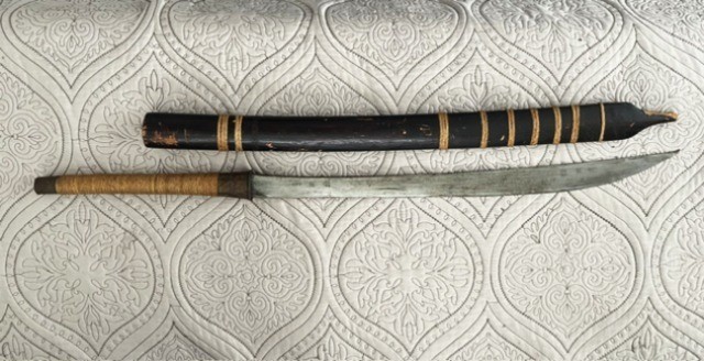 Vintage Dha Southeast Asian Single-Edged Sword w/Wooden Scabbard