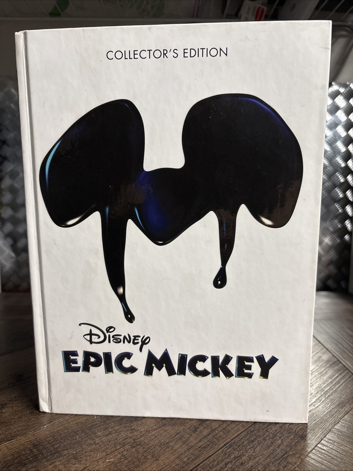 Disney Epic Mickey Game Prima Official Guide Collector's Edition Book