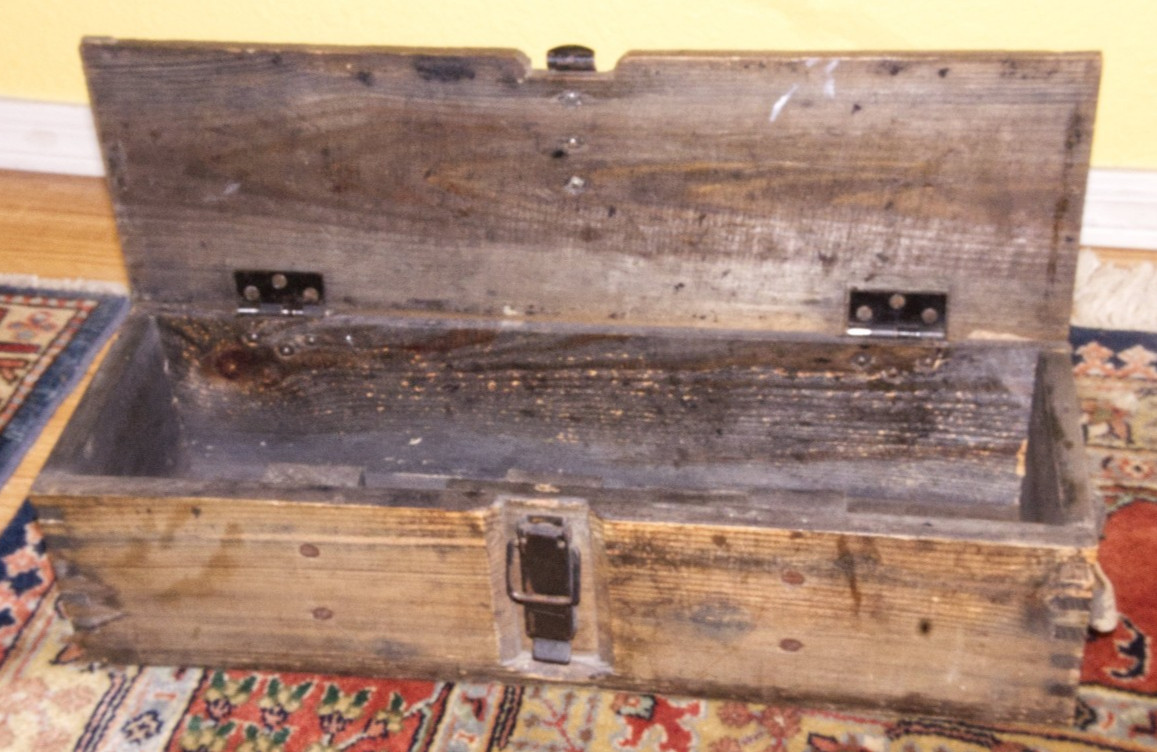 1943 Wehrmacht Feldhaubitze le.F.H.18' Wooden Transport Box