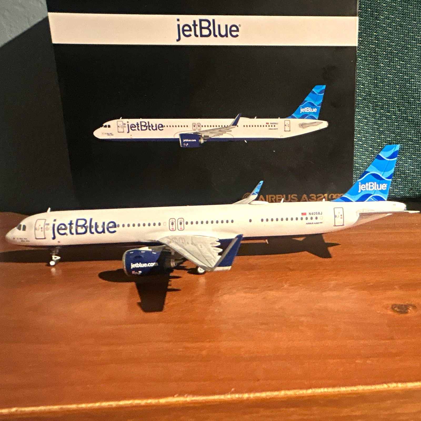 Gemini 200 JetBlue Airbus A321neo 1:200 Scale Die-Cast Aircraft Model