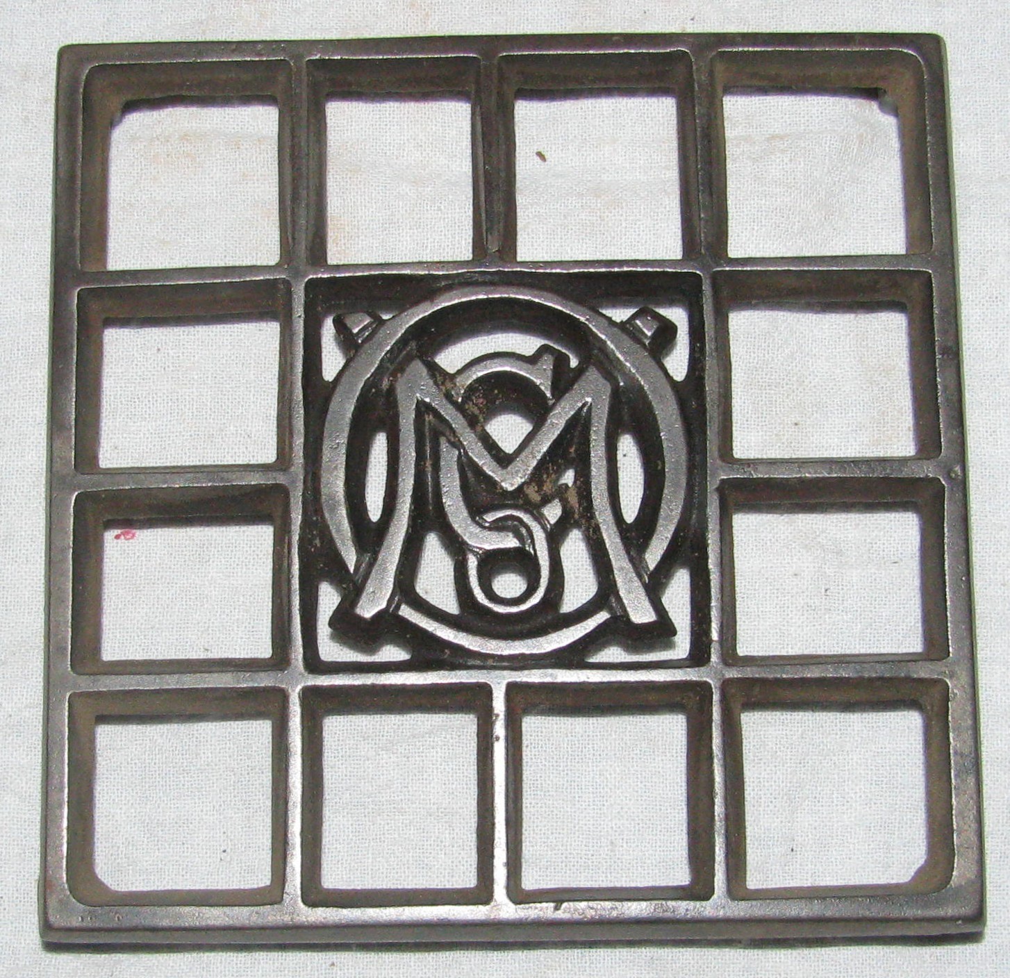 Vintage Ober Manufacturing Company O.M.Co. Cast Iron Square Trivet 4.75\