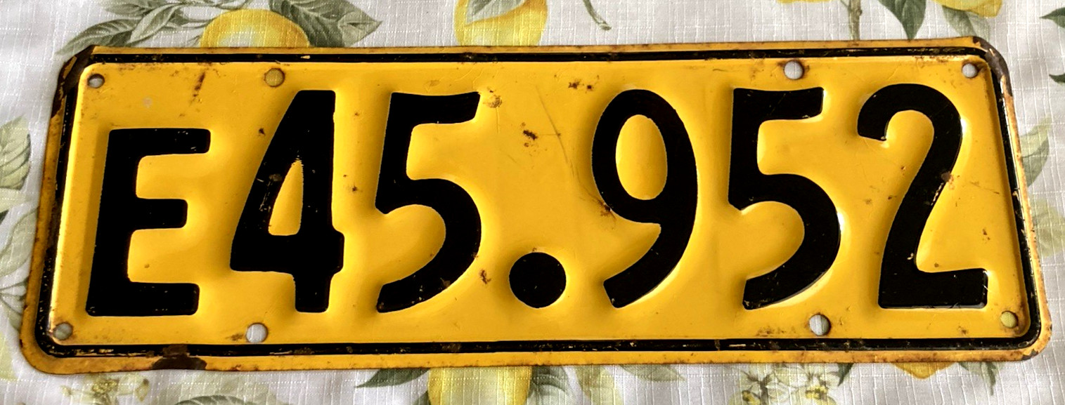 1961 New Zealand EXEMPT License Plate POLICE FIRE foreign GOVERNMENT NZ E45 952