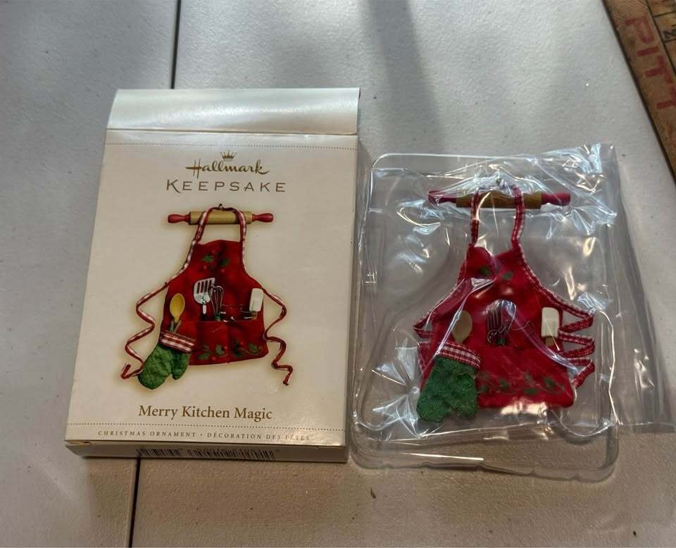 Hallmark Keepsake Merry Kitchen Magic Christmas Ornament