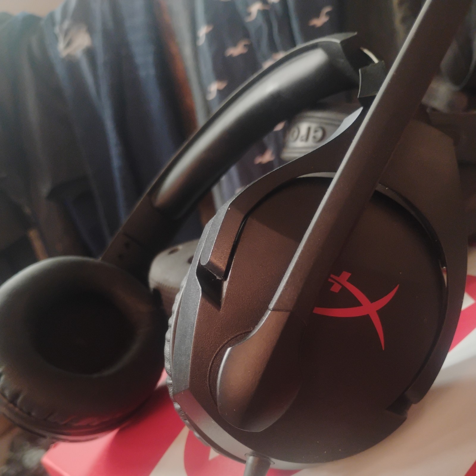 HyperX Cloud Stinger - Gaming Headset – Comfortable HyperX Signature Memory (a)
