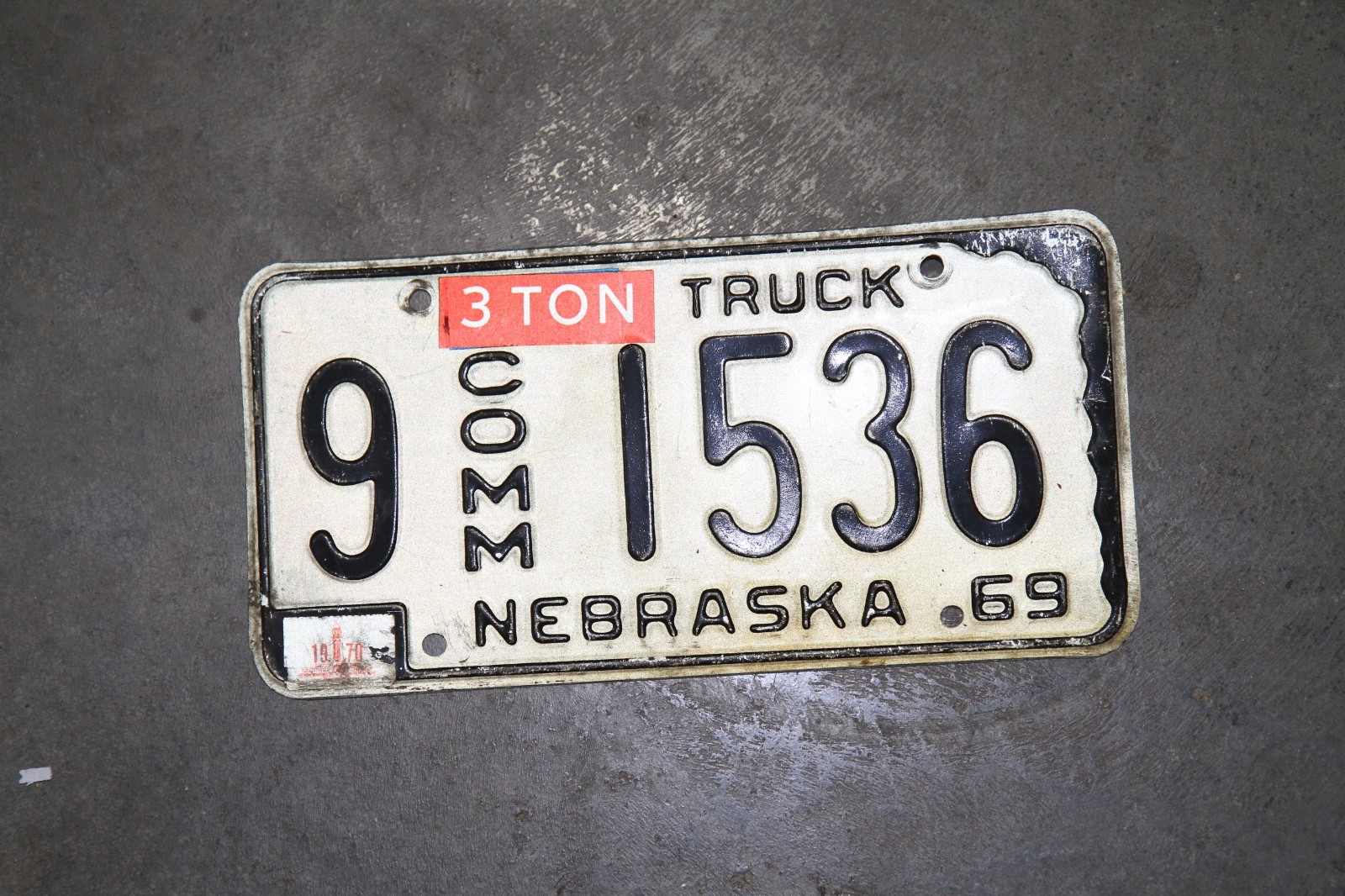 Original 1969 - 1971 Nebraska Truck License Plate, Buffalo County, 9-1536