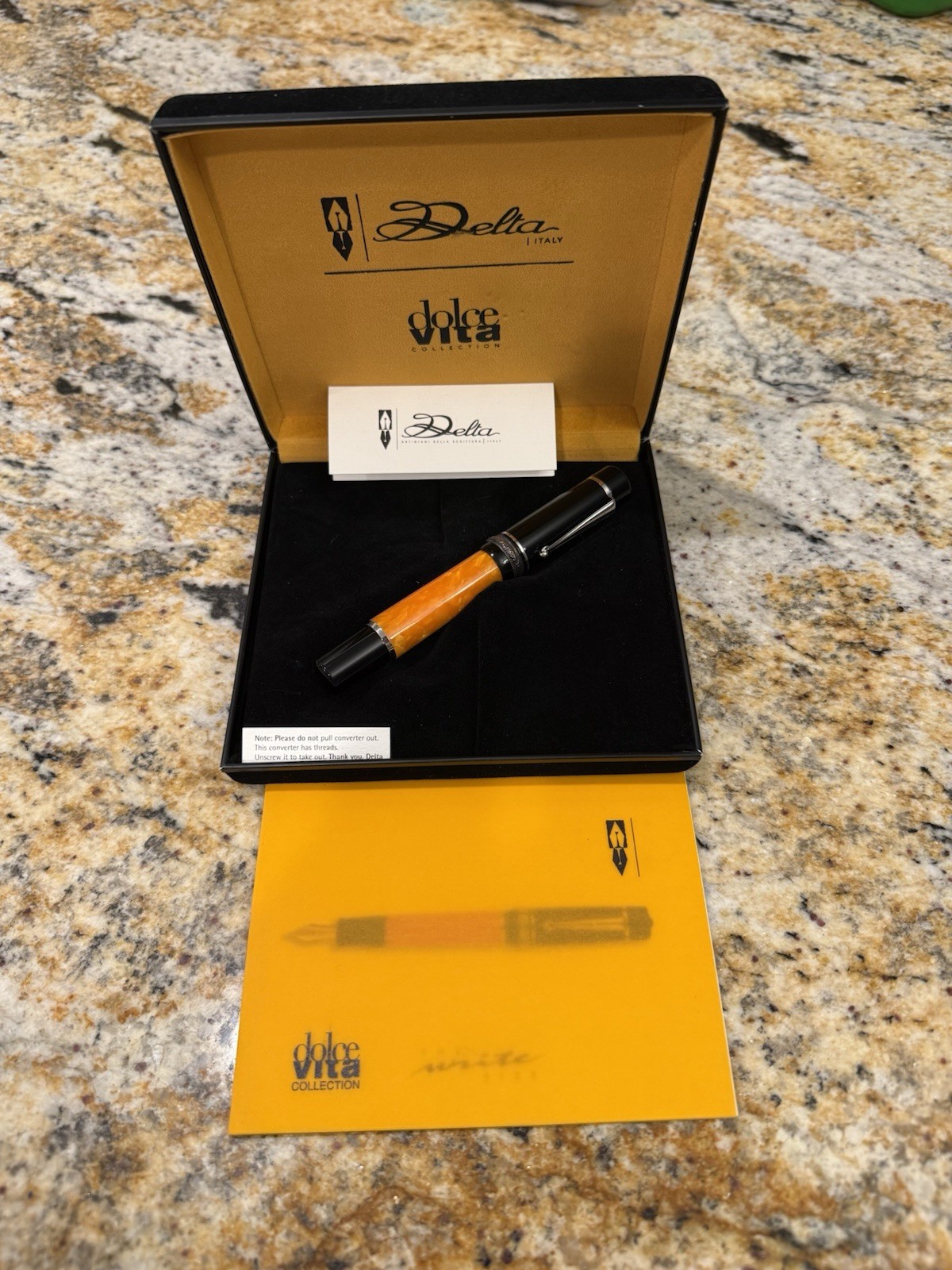 Delta Dolcevita Original Fountain Pen 14k Gold Fine Nib Orange Resin