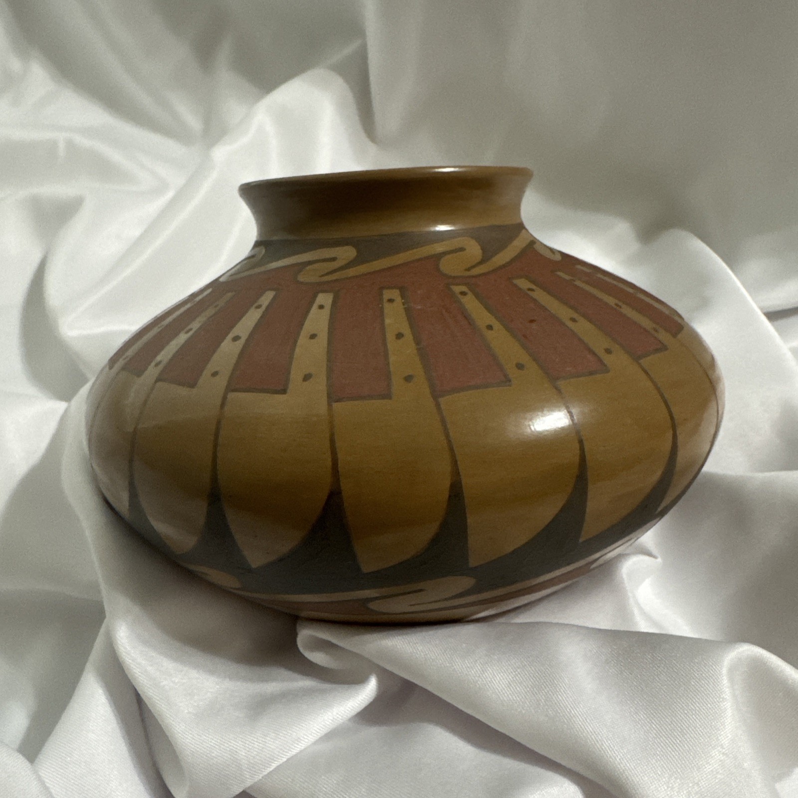 Mata Ortiz Pottery Tavo Silveira 3.25in X 5.25in Signed 