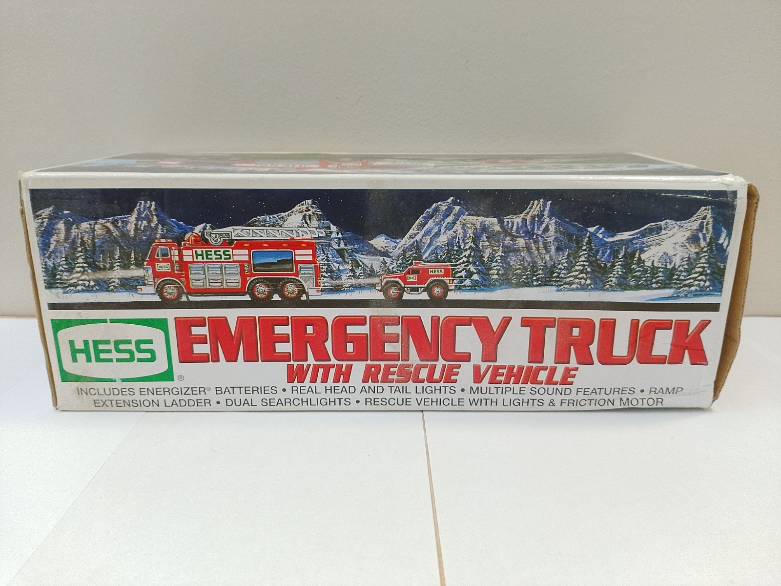 Hess 2005 Emergency truck w/rescue vehicle w/box