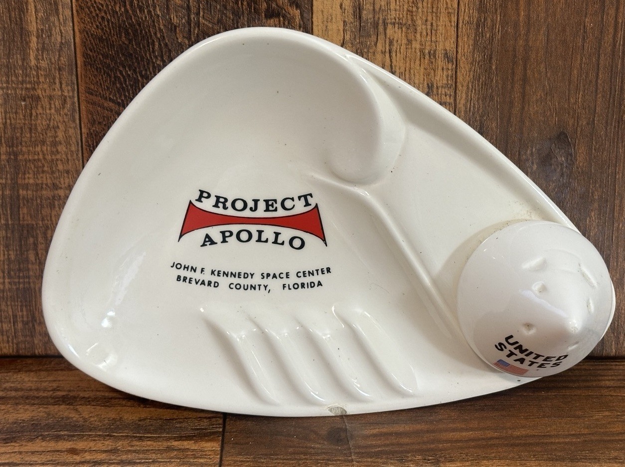 Vintage NASA Project Apollo Ceramic Space Capsule Ashtray Kennedy Space Center