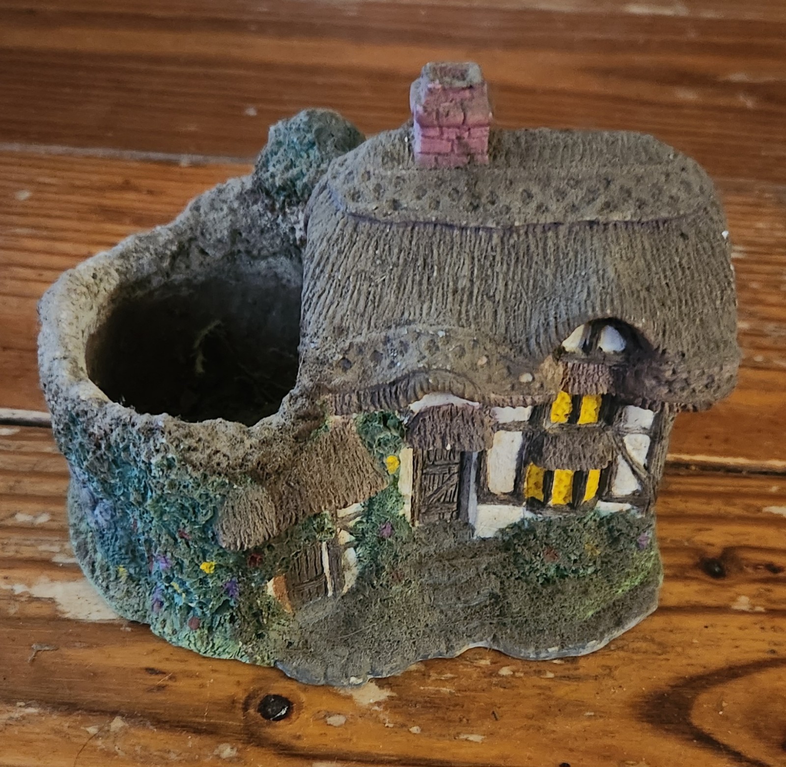 Rare & Retired Ceramic / Resin Viking  Cottages  &  Planter  Lot 2