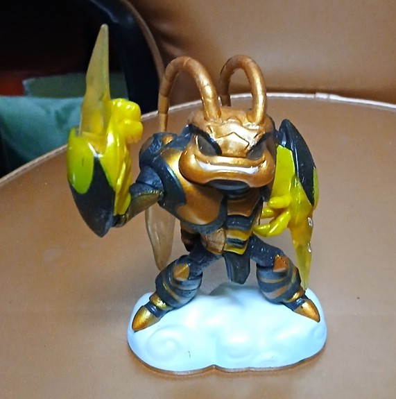 Activision Skylanders Lightning Rod Glow in the Dark Plastic Figurine Gold/Black
