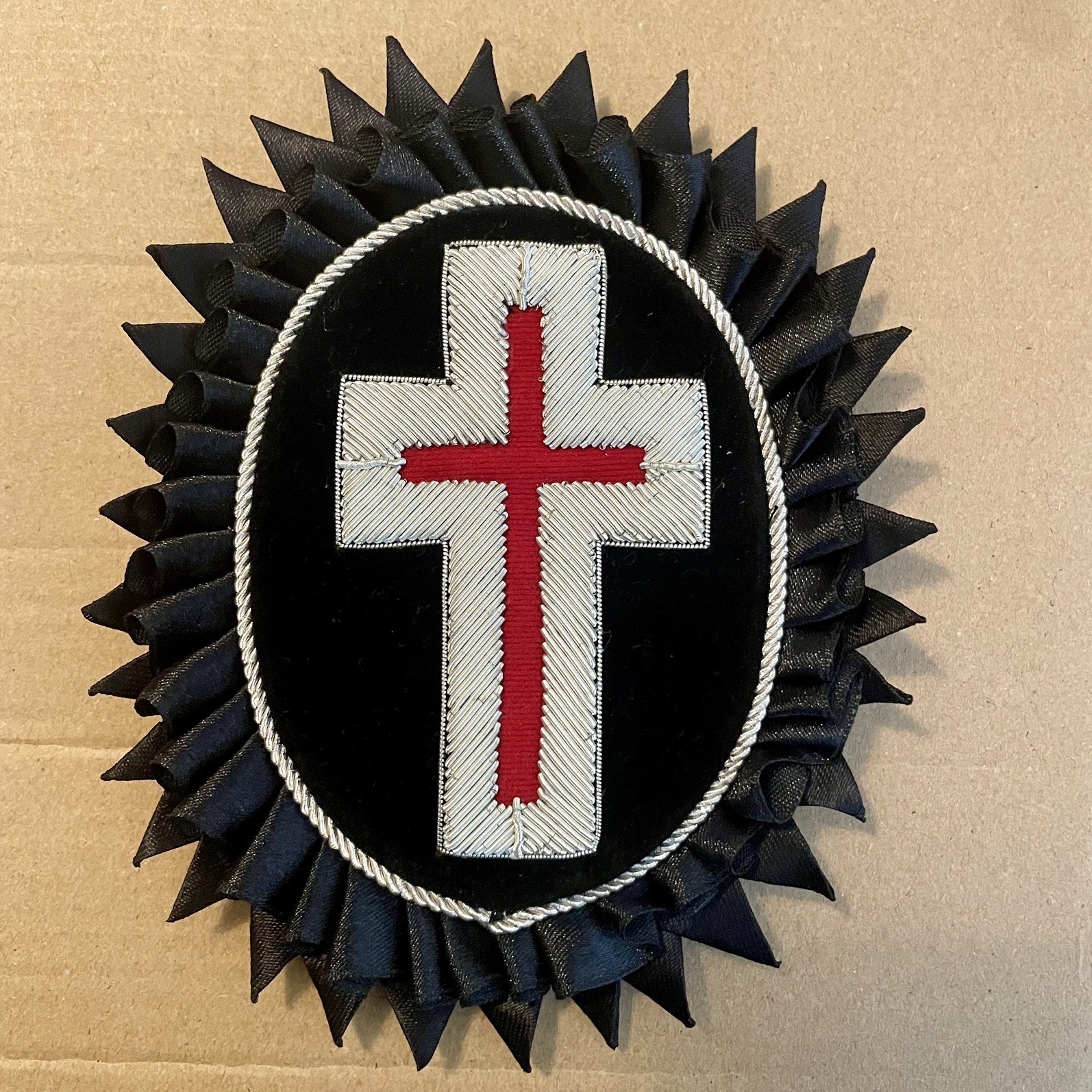Templar Sir Knight Chapeau Cross badge excellent condition 
