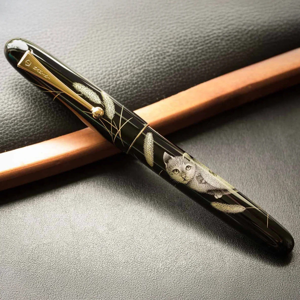 Namiki Yukari Royale Chinkin Cat Fountain Pen - M