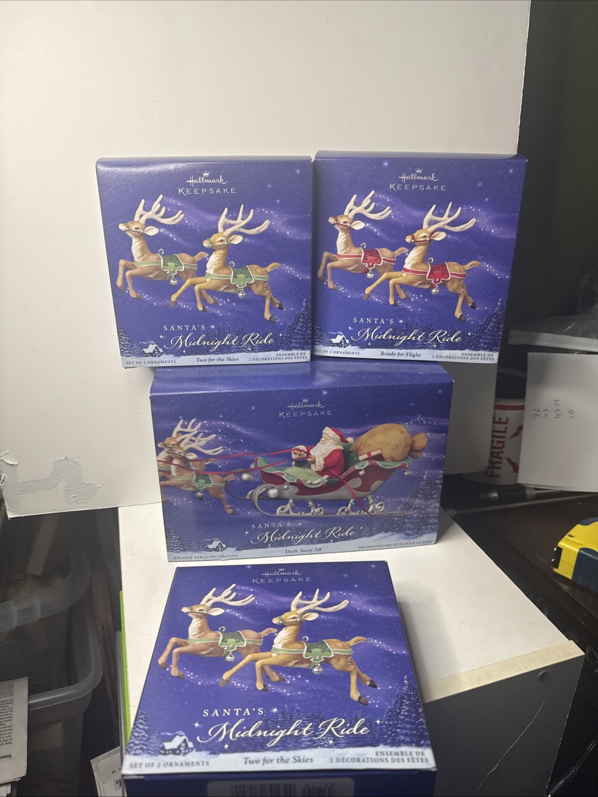 2005 Hallmark Santa’s Midnight Ride Table Top Dash Away Sleigh & 6 Reindeer
