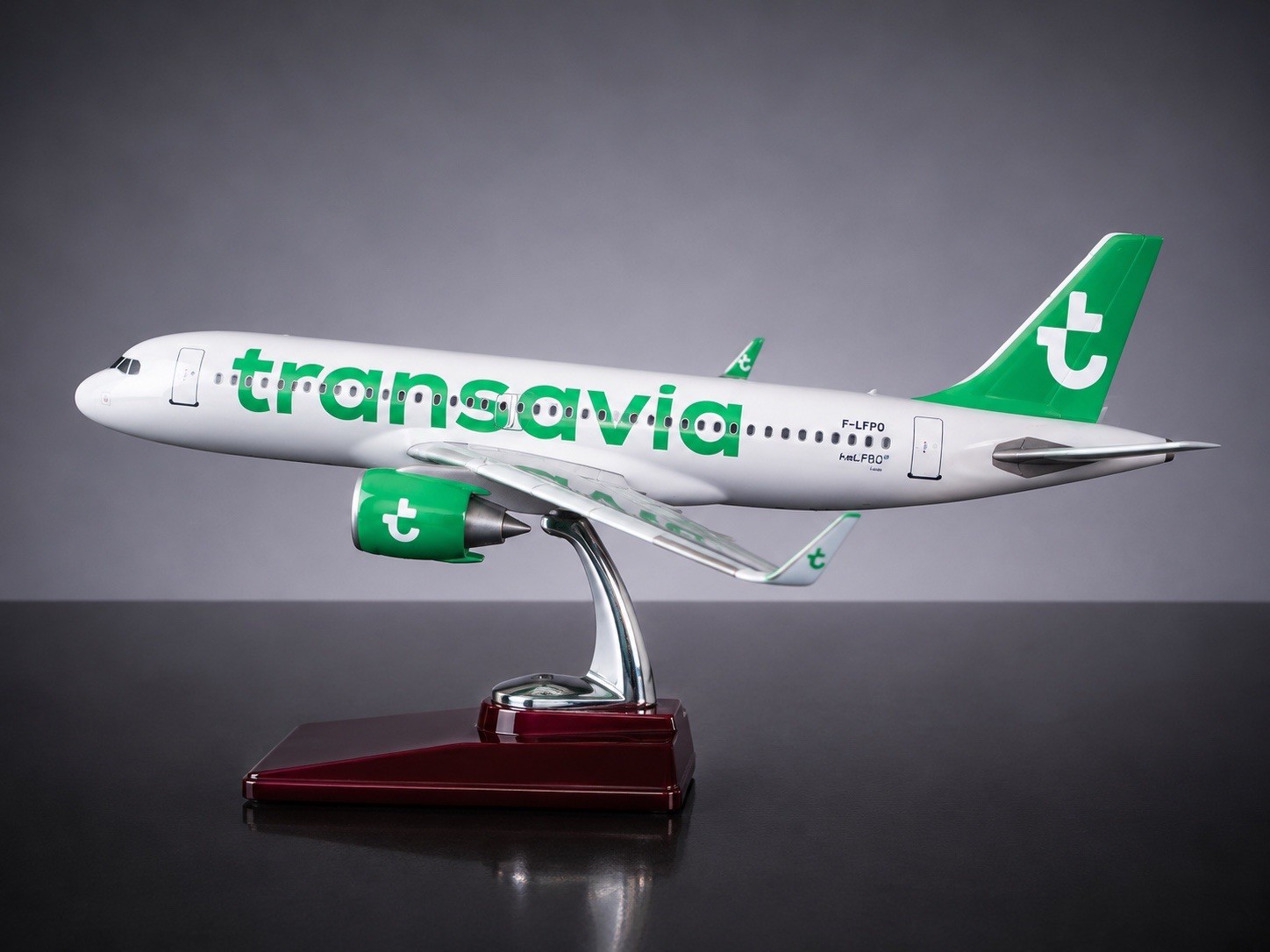Airbus A320neo Transavia 1:100 scale 37cm resin with LED light »