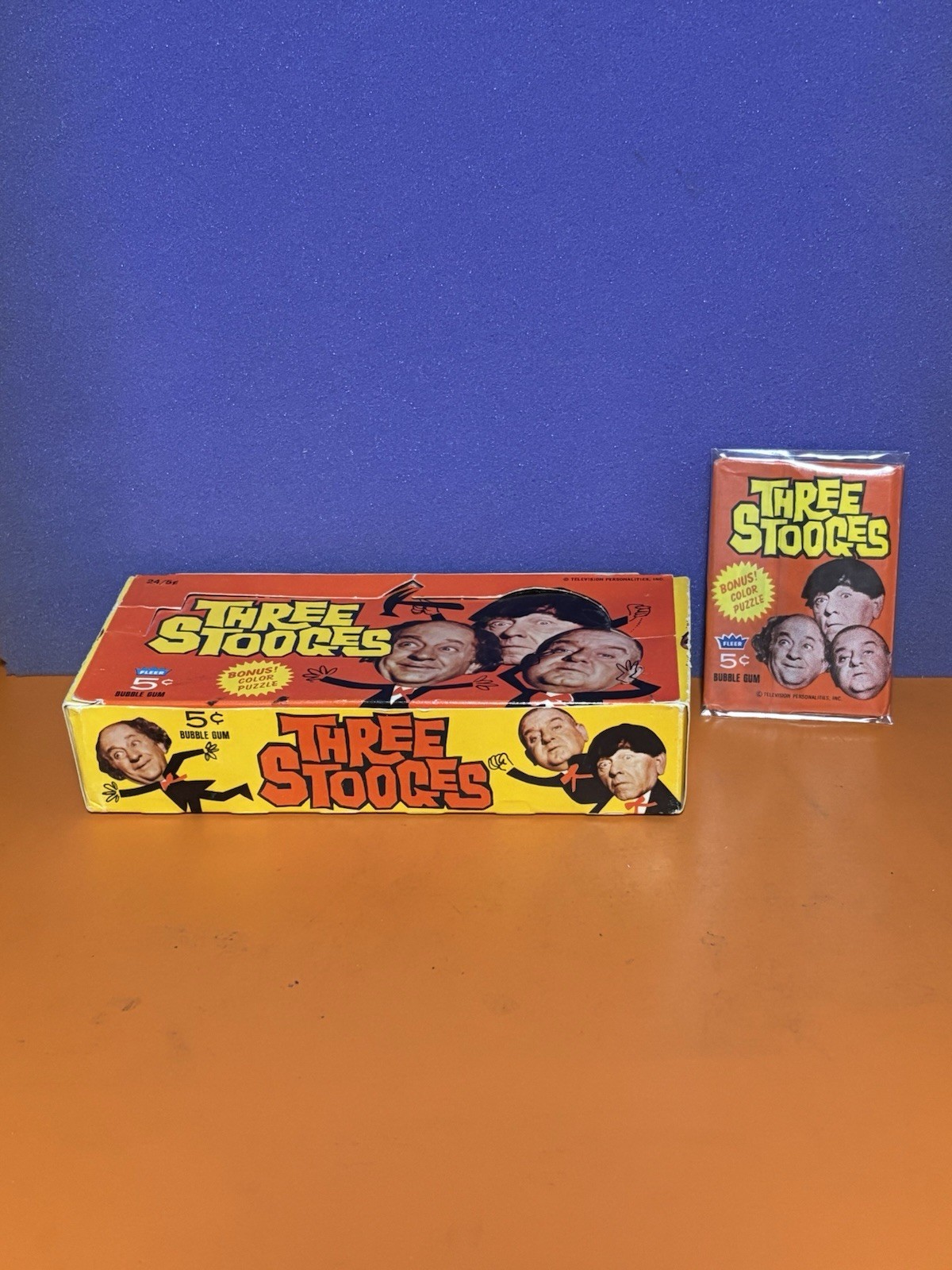 1966 FLEER “THREE STOOGES” WAX BOX & WAX PACK + 9 BONUS CARDS