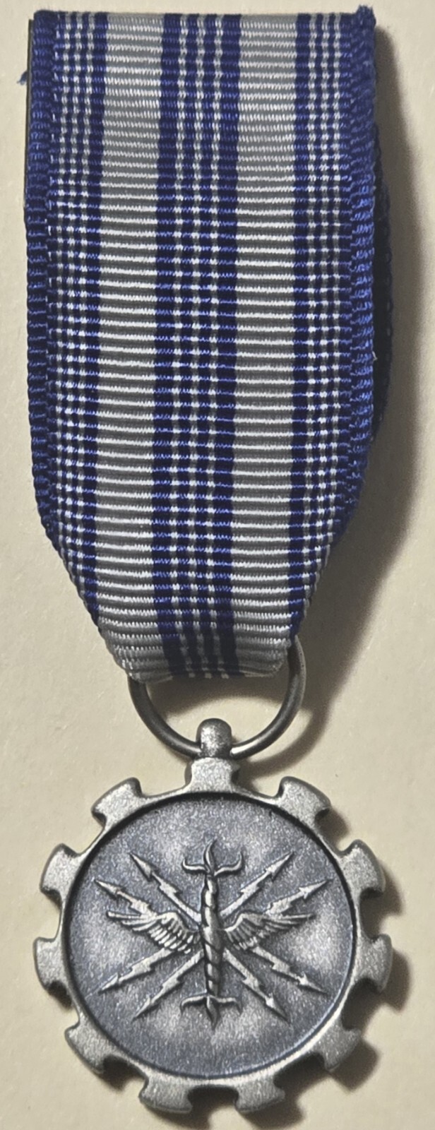 US ARMED FORCES ACHIEVEMENT MEDAL MINI IN BOX DATED 1983 VETERAN AWARD DRESS NOS