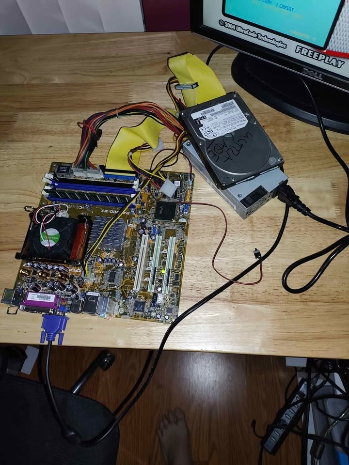 Ultracade  Arcade Legends, Ultimate Arcade motherboard power supply and hard dr