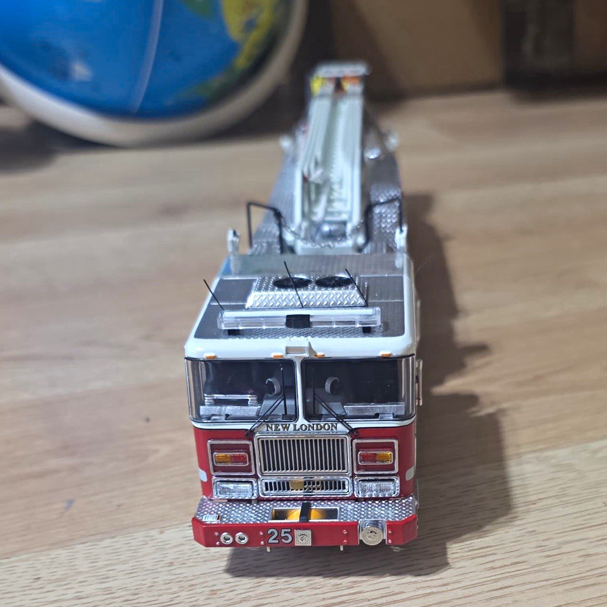 New London Fire Dept Aerial Ladder Truck Diecast Model #25 A25 w/ Box