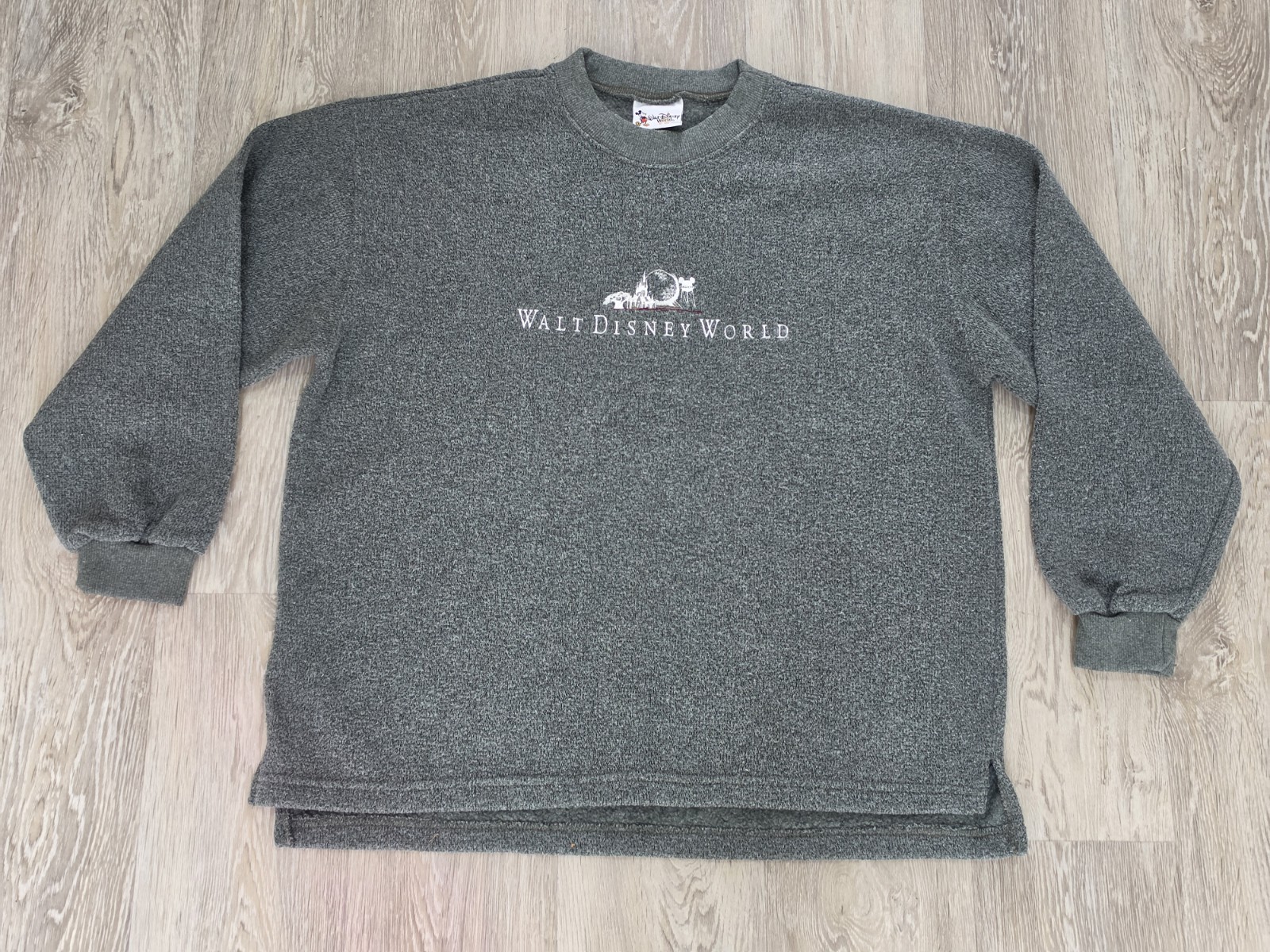 90s Vintage Walt Disney World Crew Neck Sweatshirt Size Medium Embroidered