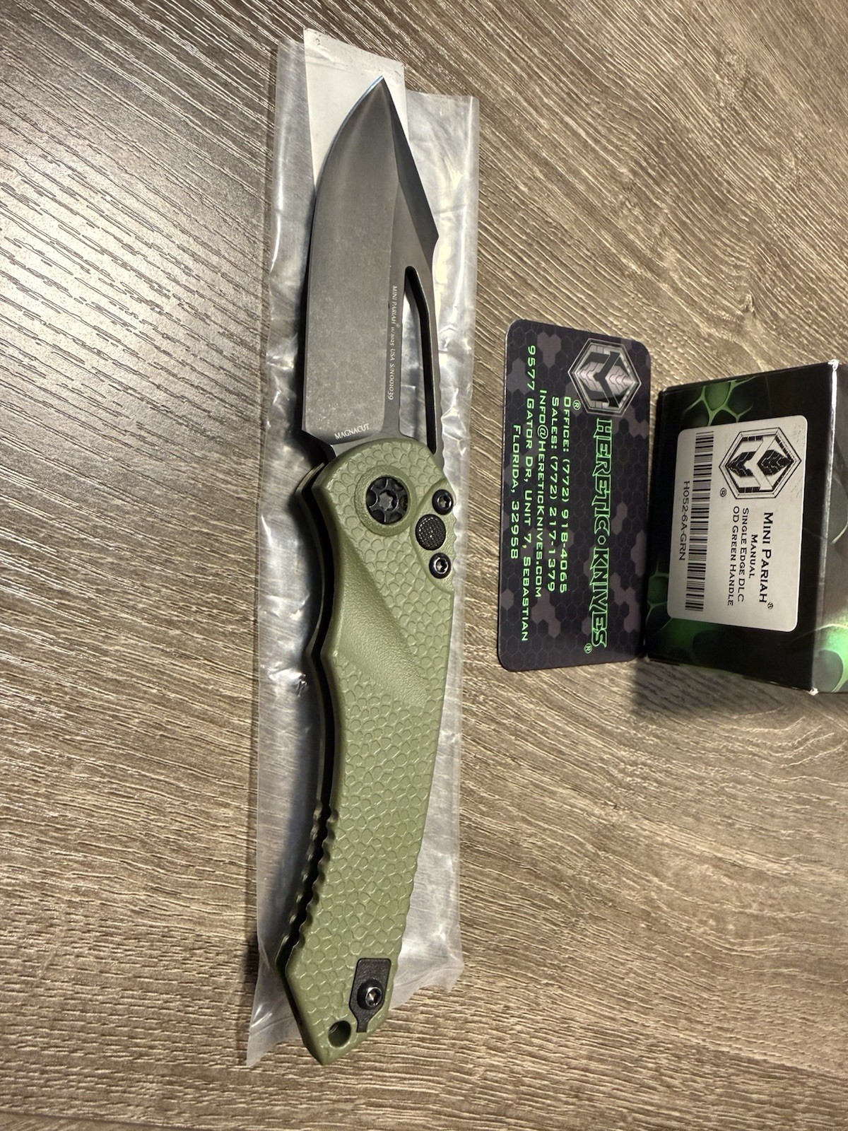 Heretic Knives Mini Pariah Manual Single Edge DLC OD Green Polymer MagnaCut