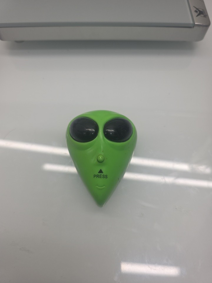 Green Alien Head Vintage 2000 Acme Cartoon Magnet Untested Horror Spooky