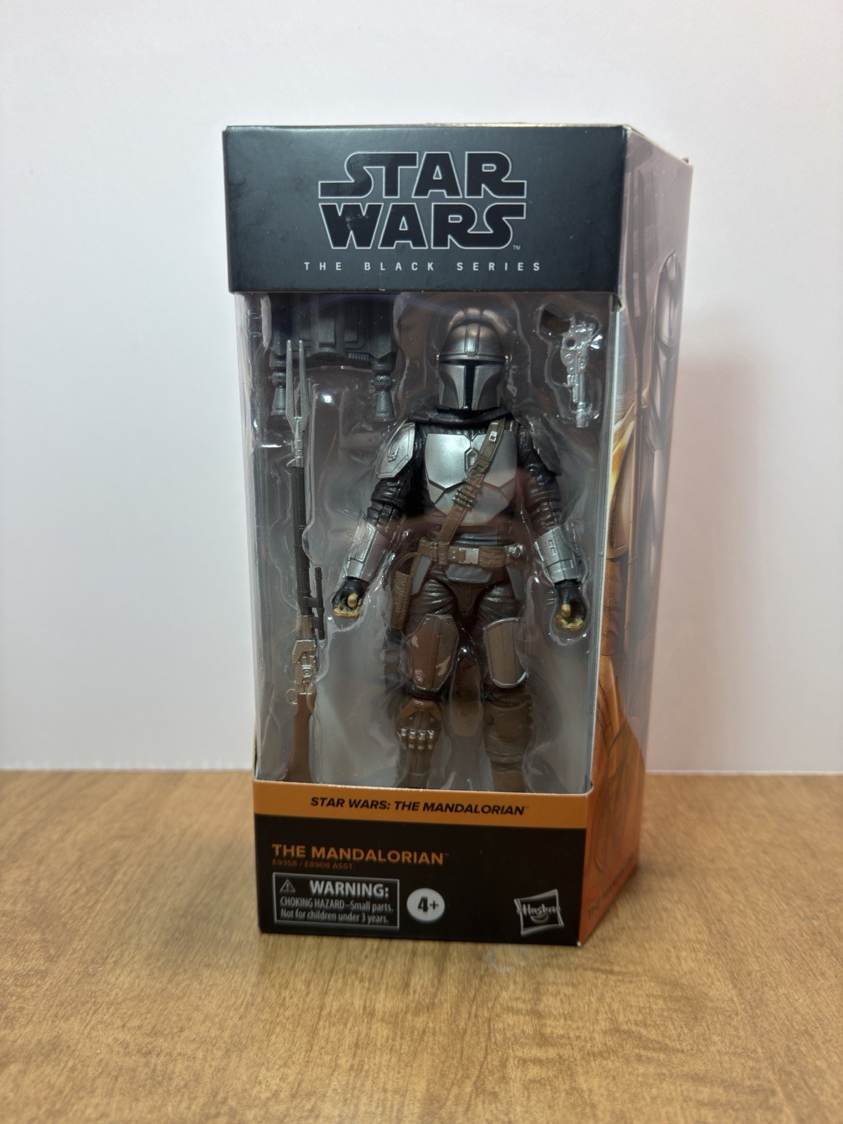 BIN Hasbro Star Wars: The Mandalorian Black Series #01 6\