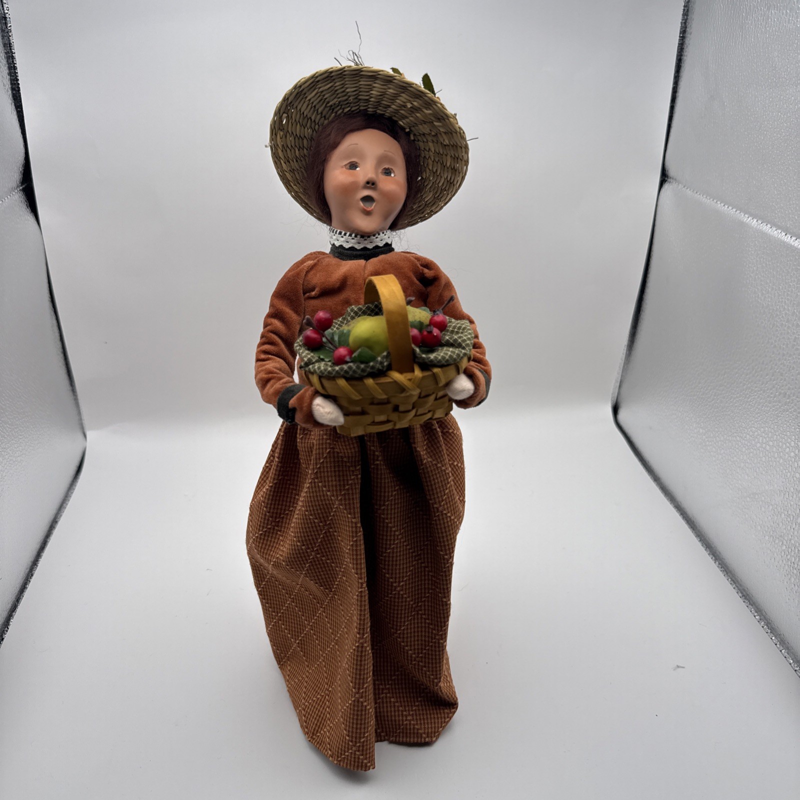 RARE Byers Choice 2010 Harvest Woman with Fruit Basket VTG Thanksgiving Holiday