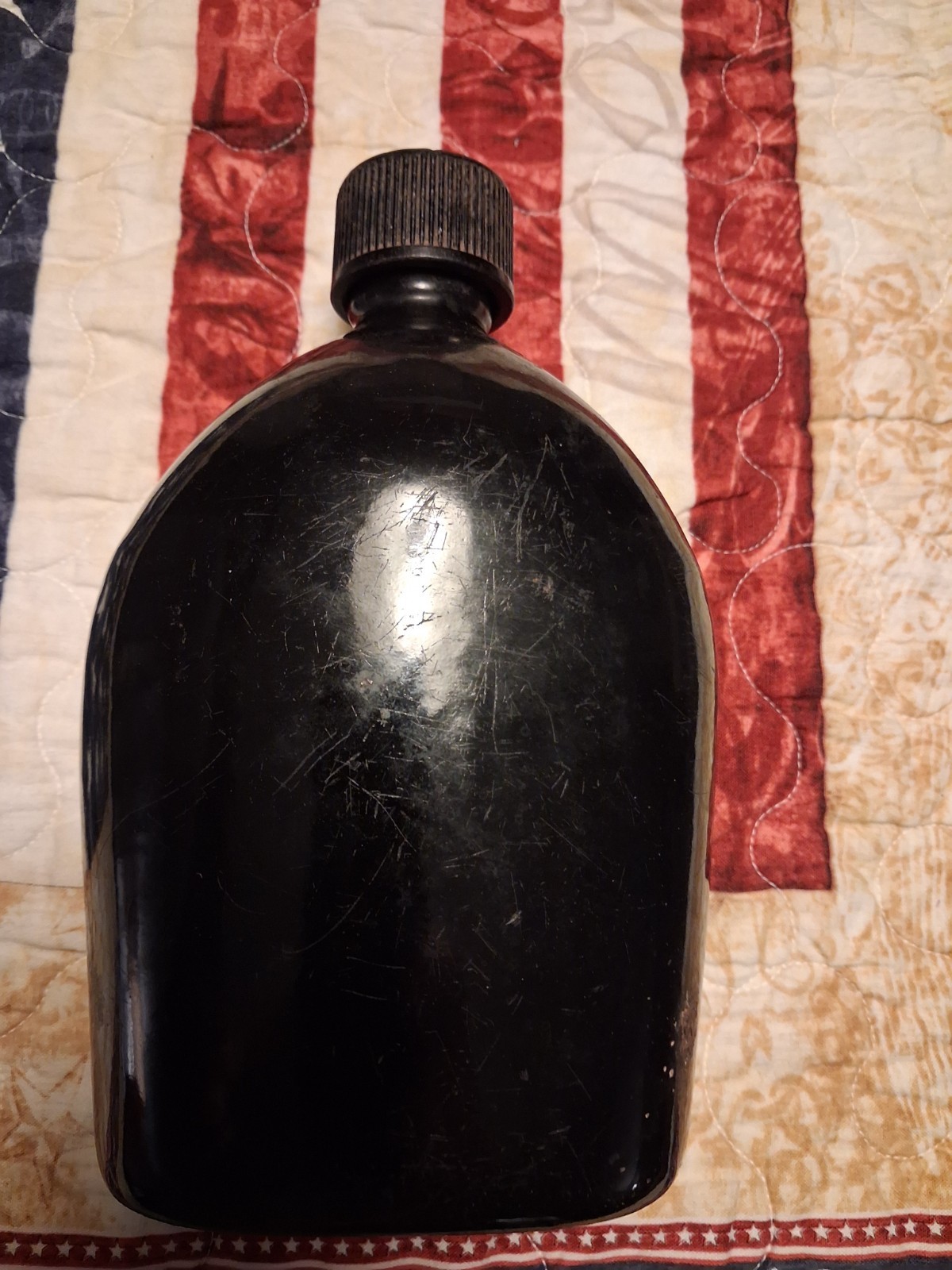 US WW2 Marine Black Enamel 1942 Canteen