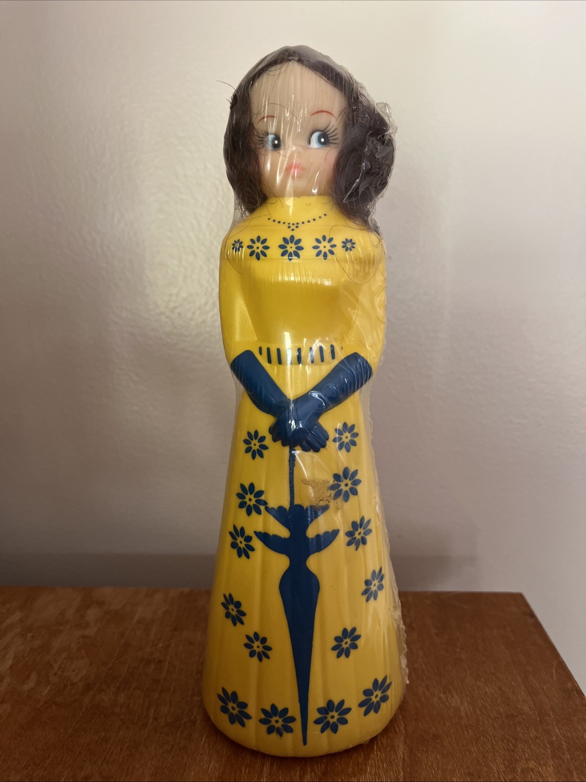 BETTY BUBBLES Sealed Lander Liquid Bubble Bath Bottle Fifth Avenue NY 60s - 9.5”