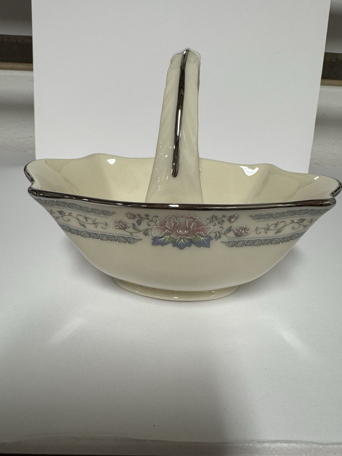 Lenox Charleston Pattern Dish with Handle.Made In USA Excellent Cond. 1983to2008