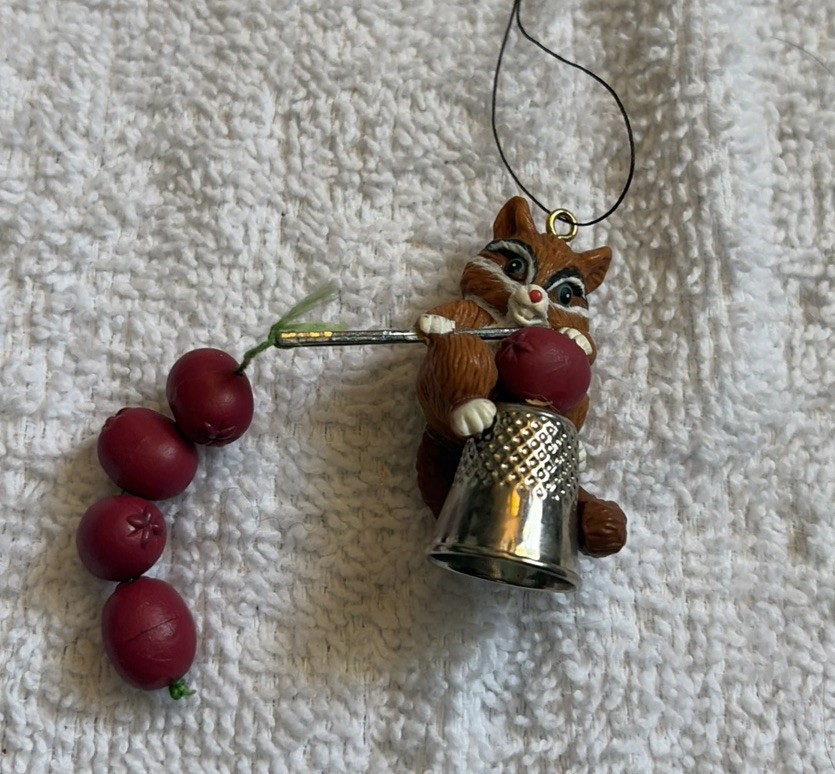 Enesco treasury of Christmas chipmunk and cranberries Thimble Christmas Ornament