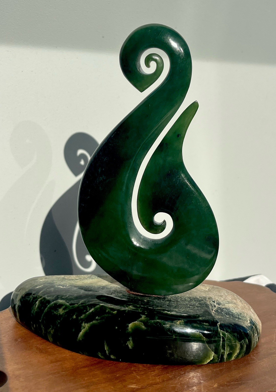GORGEOUS Rare Allan Moreton 1994 Large Green Jade HEI MATAU Christchurch NZ 